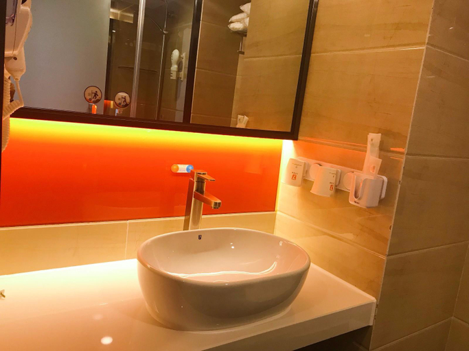Facilities 2, 7 Days Premium·Guiyang South Station, Guiyang