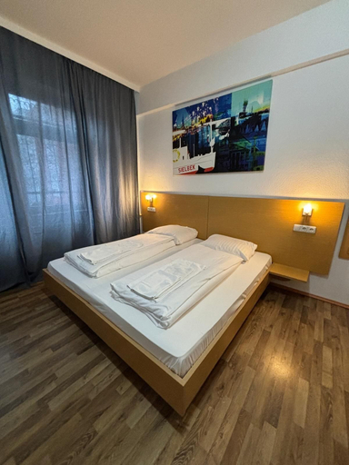 Bedroom 2, OverNight Hotel Hamburg, Hamburg