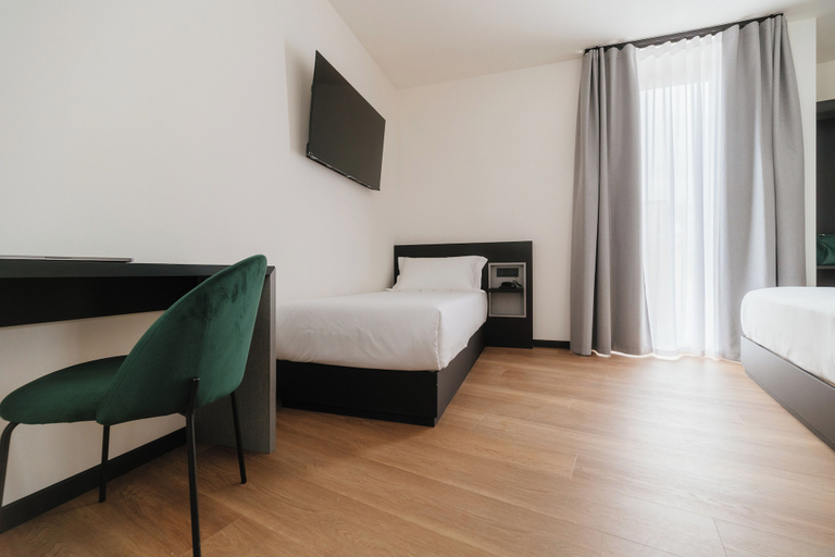 Bedroom 4, Aspio Hotel, Ancona