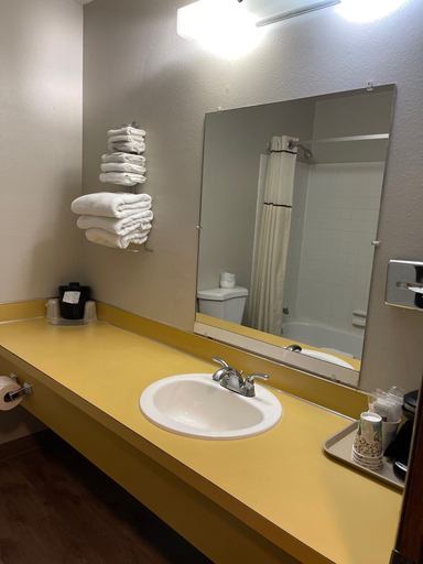 Bathroom 4, High Desert Inn, Crook