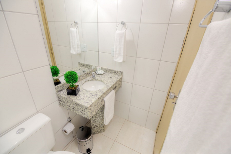 Bathroom 5, Dan Inn Express Ribeirao Preto by Nacional Inn, Ribeirao Preto