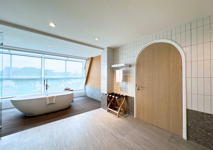 Bathroom 23