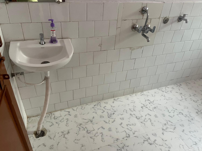 Bathroom 3, The Spring Leaves, Bhopal