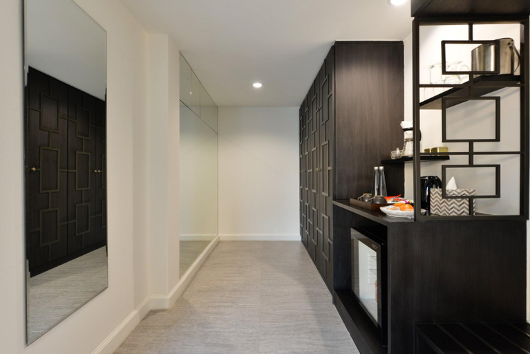 Dining Room 17