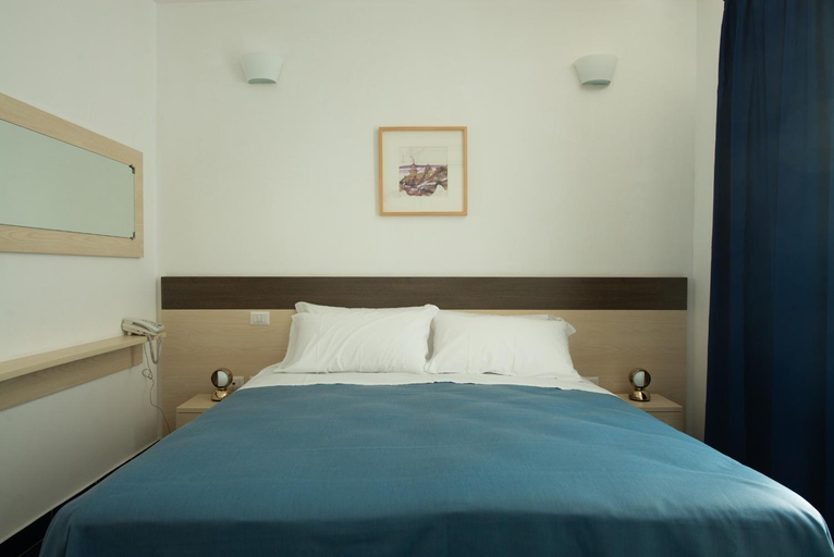 Others 5, TUAREG Hotel, Taranto