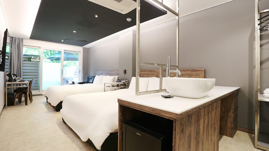 Bathroom, Louis Hotel Gangneung Station Branch, Gangneung