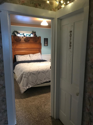Bedroom 2, Historic Windsor, Clear Creek