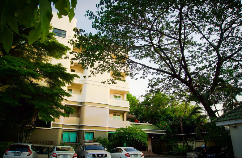 Exterior 8