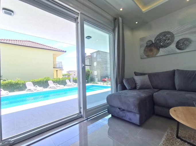 Others 4, Seka apartments with a pool, Kaštela