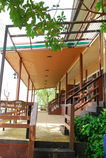 Exterior 8