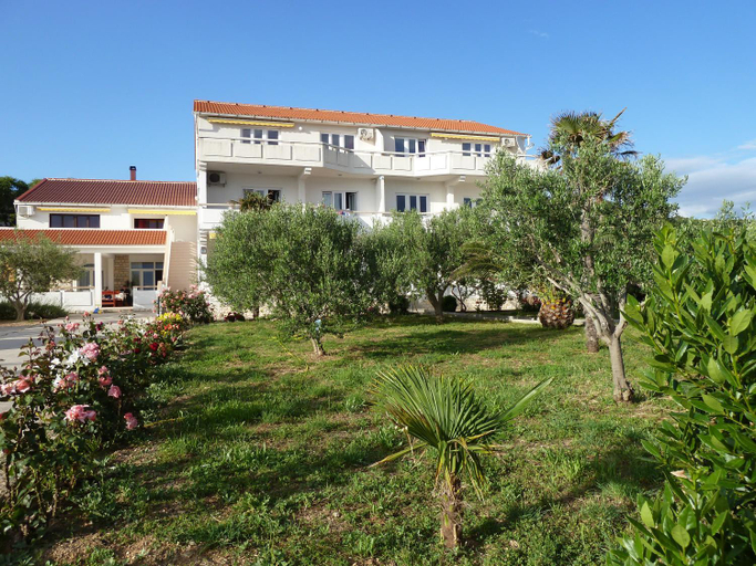 Others 5, Apartments Donadic I, Caska, Novalja