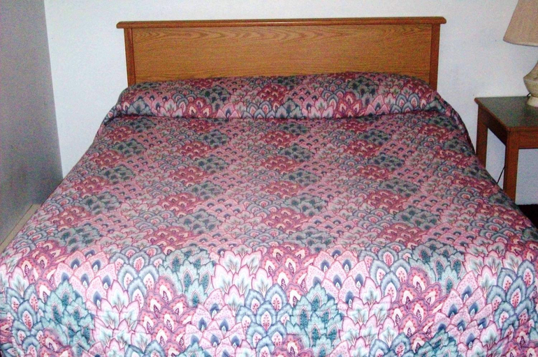 Bedroom 2, Hilander Motel, Elmore