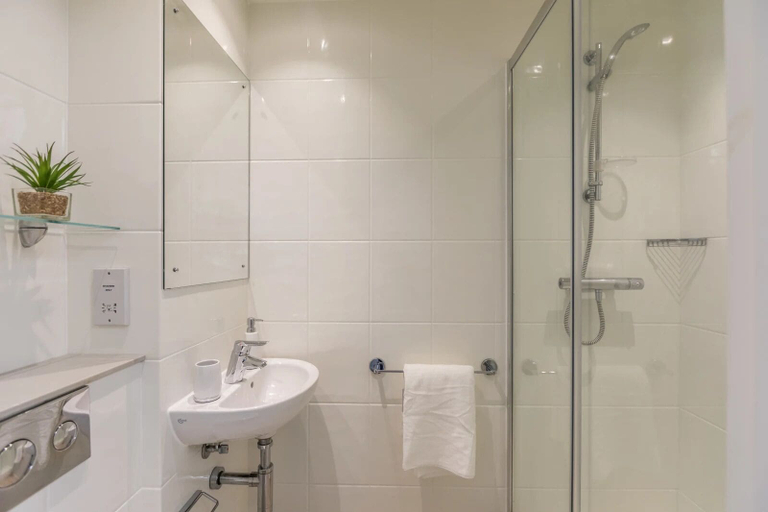 Bathroom, Student Only Stoneworks, Brighton and Hove