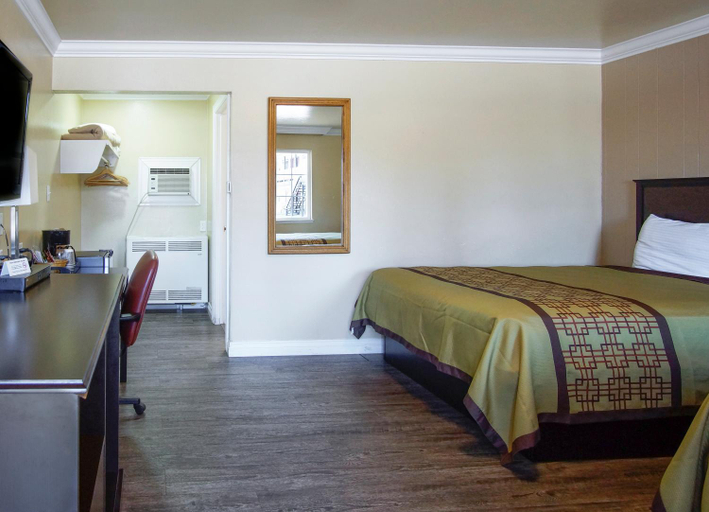 Bedroom 2, Charm Motel & Suites, Shasta