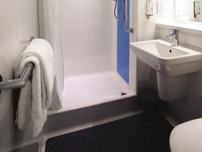 Bathroom 4, Travelodge Eastleigh Central, Hampshire