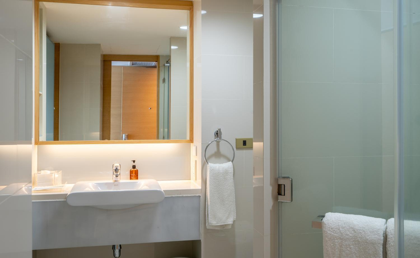 Bathroom 18
