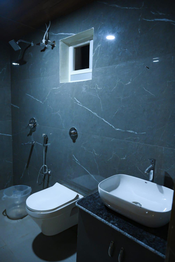 Bathroom, Shivanta Hotel & Resort By Basotel, Deoghar