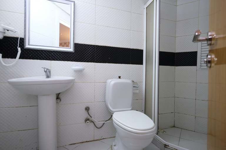 Bathroom 5, Hotel Ozbek, Fatih