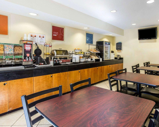 Food & Drinks 4, Quality Inn Darien-North Brunswick, McIntosh