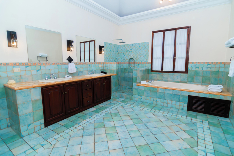 Bathroom 3, Casa Santa Margarita, Antigua Guatemala