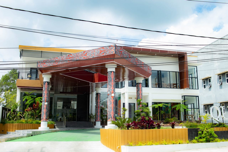 Queen Parrona Hotel - Tap to explore photos