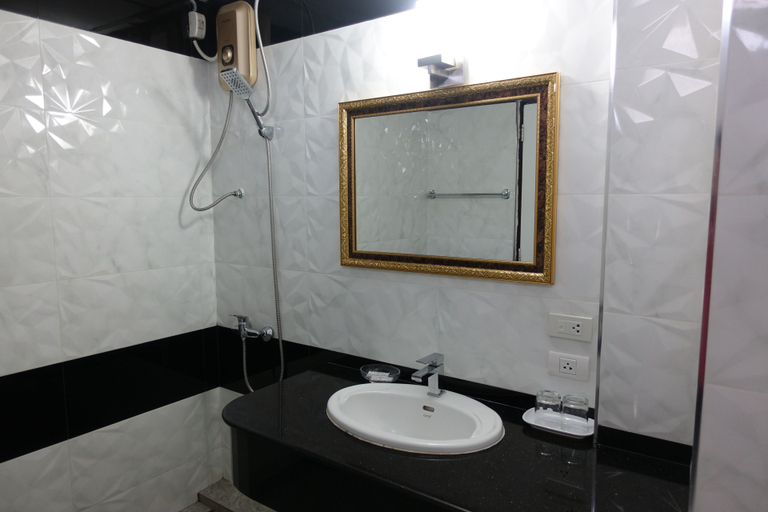 Bathroom 4, Serene Hotel, Pattaya