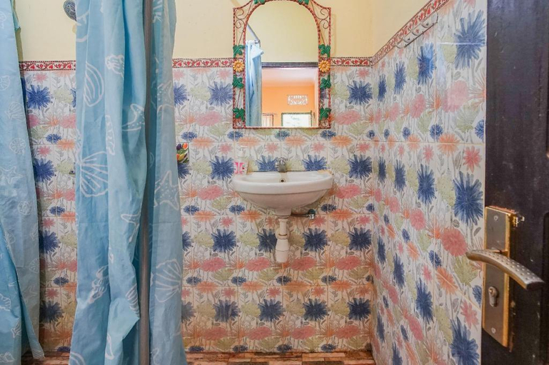Bathroom 15
