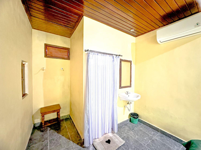 Bathroom 11