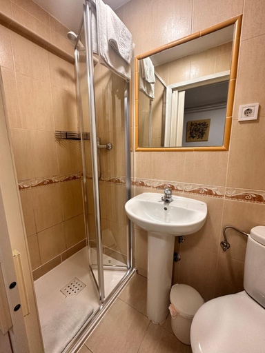 Bathroom 4, Hostal Rober, Madrid