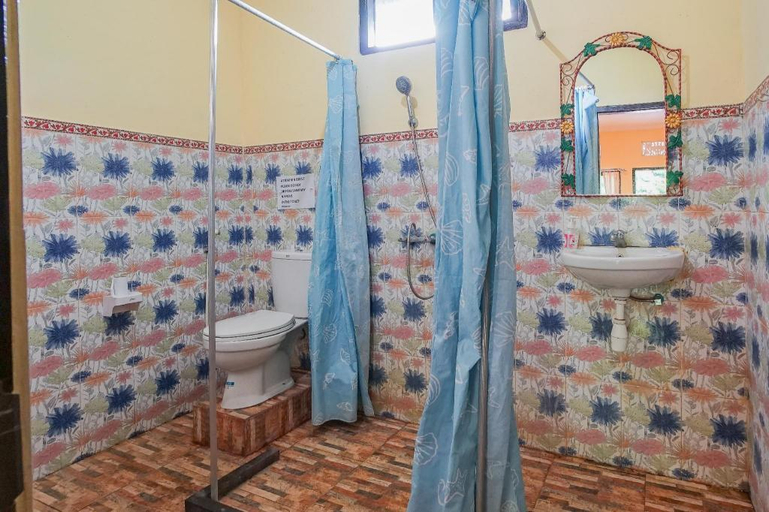 Bathroom 14