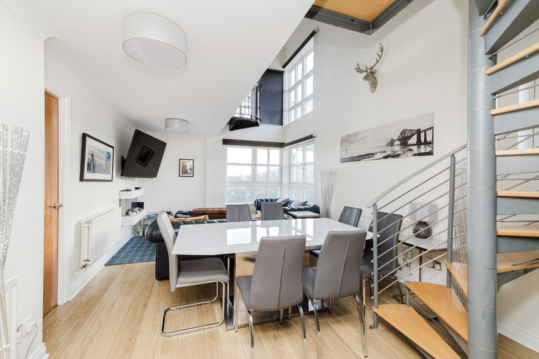 Others 5, JOIVY Ultra Gorgeous 3bd Old Town Apt w\ Balcony&Parking, Edinburgh