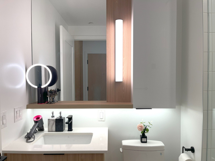 Bathroom 4, Skyline Luxe Panoramic Suites & towers Toronto, Toronto