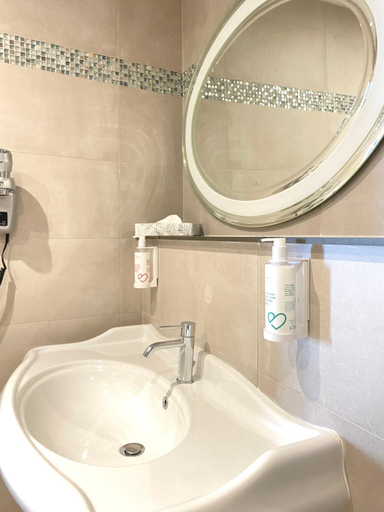 Bathroom 4, Hotel Le Royal Promenade des Anglais, Alpes-Maritimes