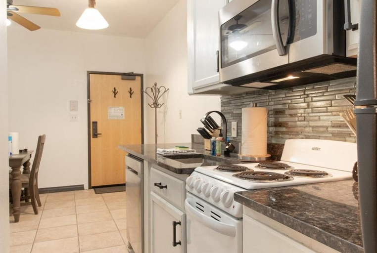 Others 3, 7 guests 2BR 2BA, Iron