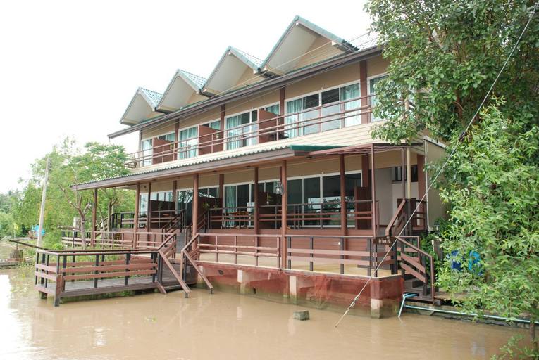 Exterior 6