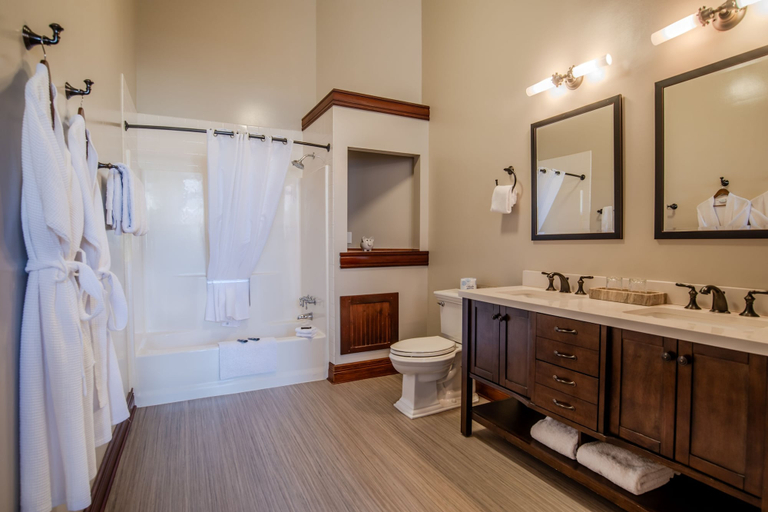 Bathroom 3, The Belmont Hotel, Jefferson