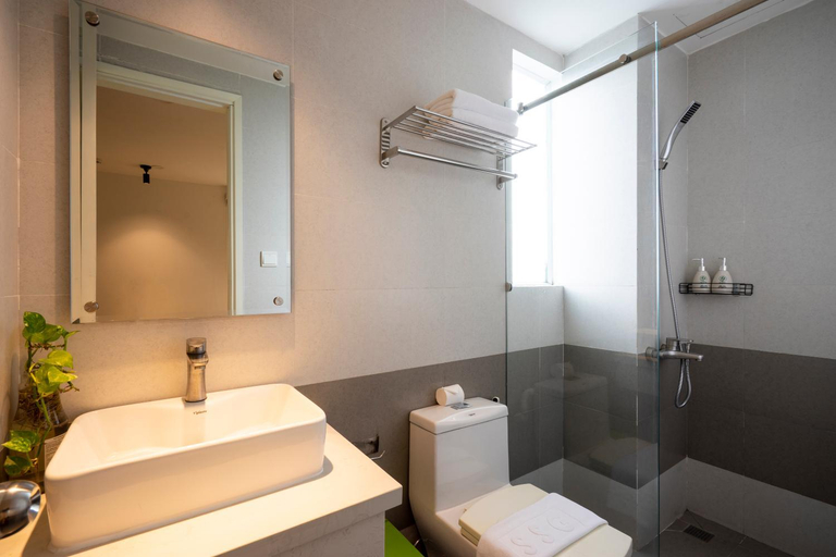 Bathroom, Sonder Airport Hotel, Tân Bình