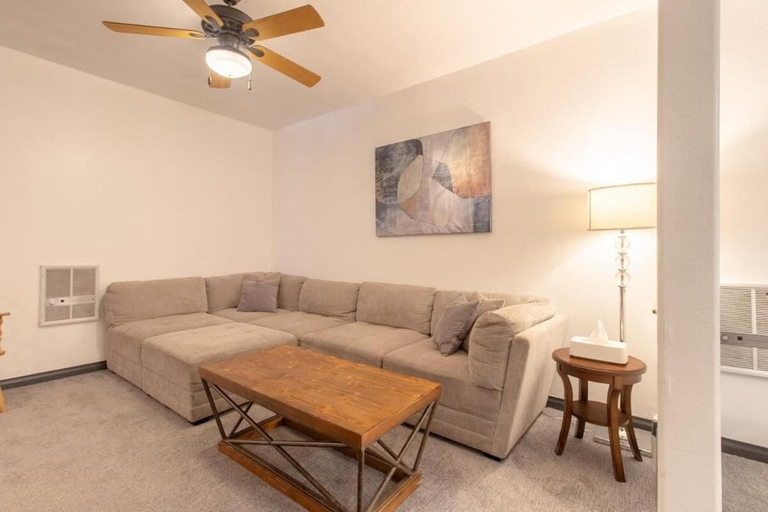 Others 4, 7 guests 2BR 2BA, Iron
