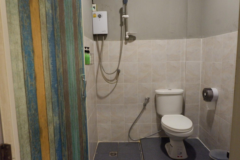 Bathroom 3, Leisure Hostel, Mueang Krabi