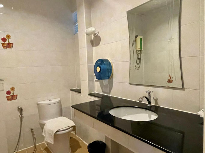 Bathroom 4, Baantip Suantong, Bang Khon Ti
