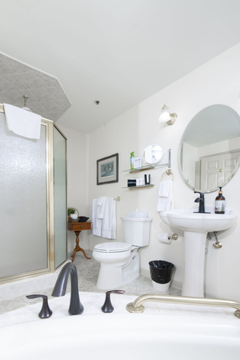 Bathroom 3, The Lafayette Inn, Northampton