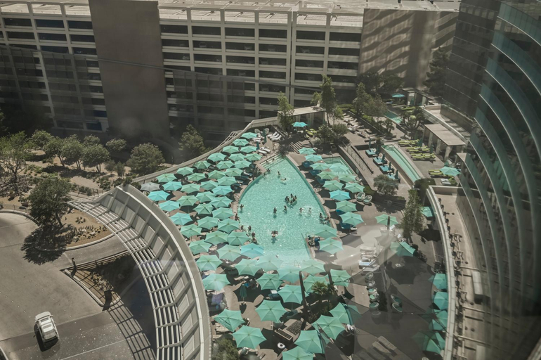 Sport & Beauty 3, StripViewSuites at Vdara, Clark