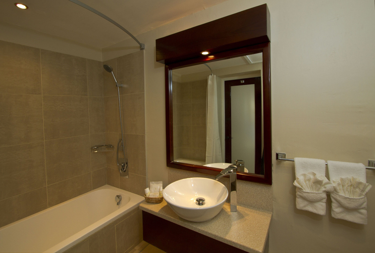 Bathroom 4, Island Inn