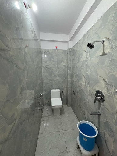 Bathroom 4, Yatri Nivas By Sarvjeet Foundation, Varanasi
