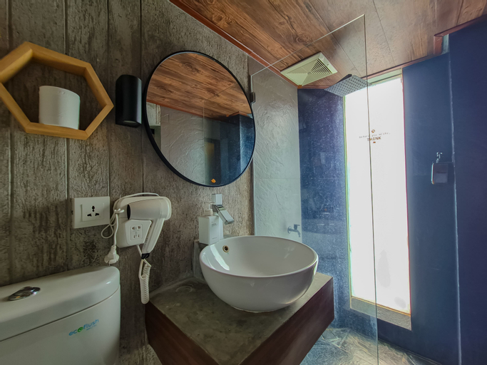 Bathroom 14