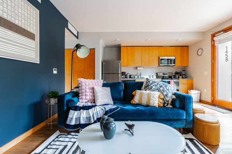 Others 4, Sophari East: Bellevue Apartments, King
