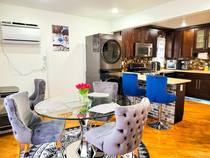 Kitchen 4, Osas Luxury Stay, New York