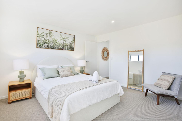 Bedroom 2, Burra Beachy - Pet Friendly - 5 Mins Walk to Beach, Shoalhaven - Pt B