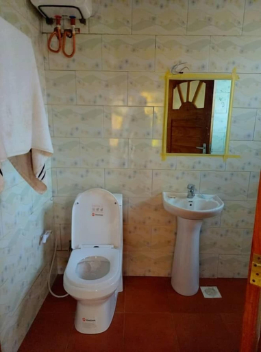 Bathroom, Marangu Summit Lodge, Moshi Rural