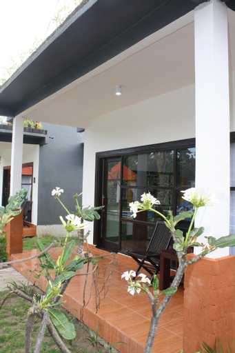 Exterior 12